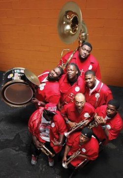 Hot_8_Brass_Band__foto_ofic_facebook.jpg
